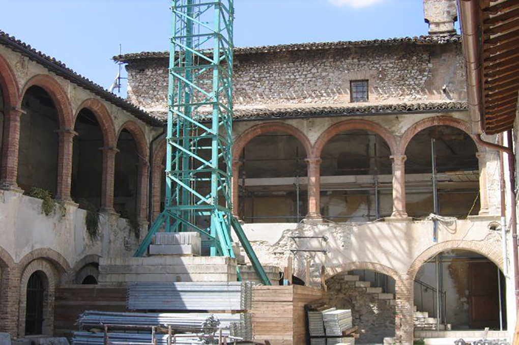 Chiostro Basilica di S. Gregorio M. - Spoleto